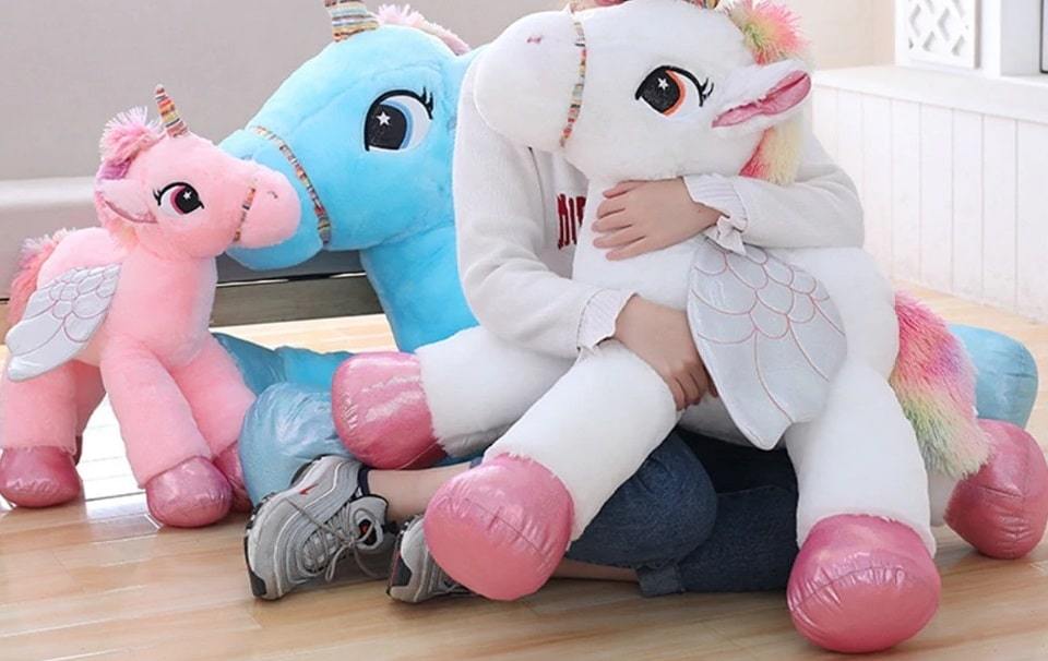 Embellir sa pièce avec une peluche licorne
