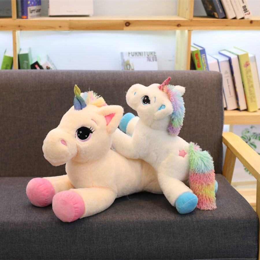 Coussin en forme de licorne couchée