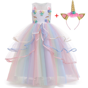 Enfant déguisée en licorne