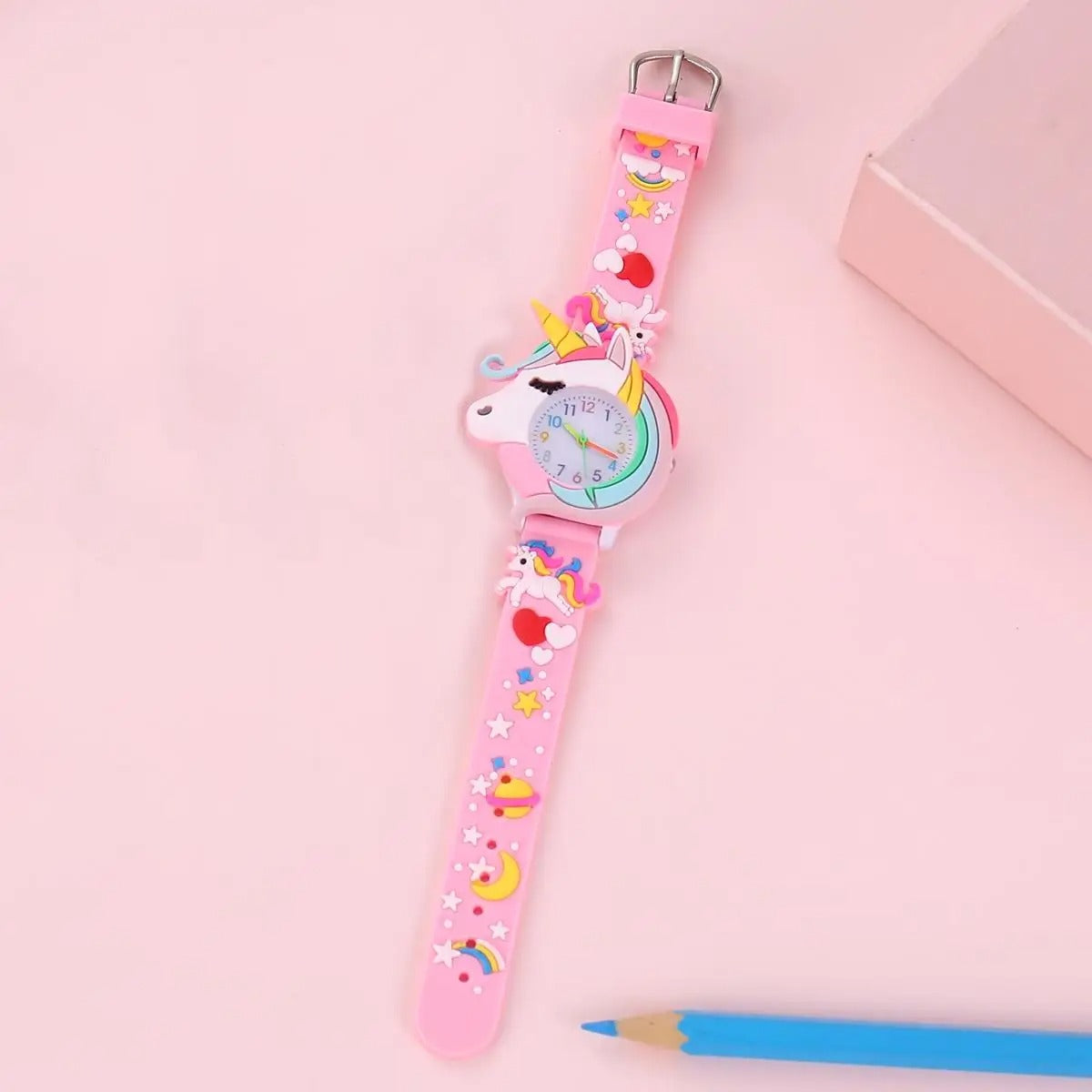 Détails enchantés montre licorne