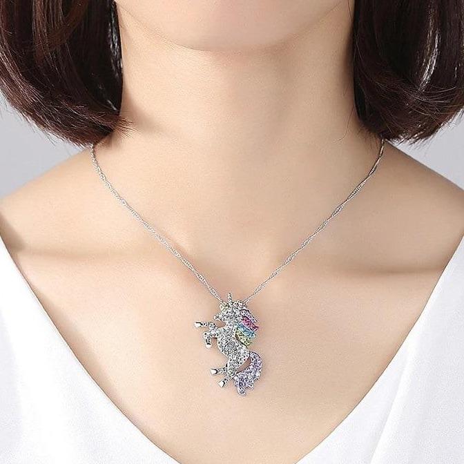Détail pendentif licorne