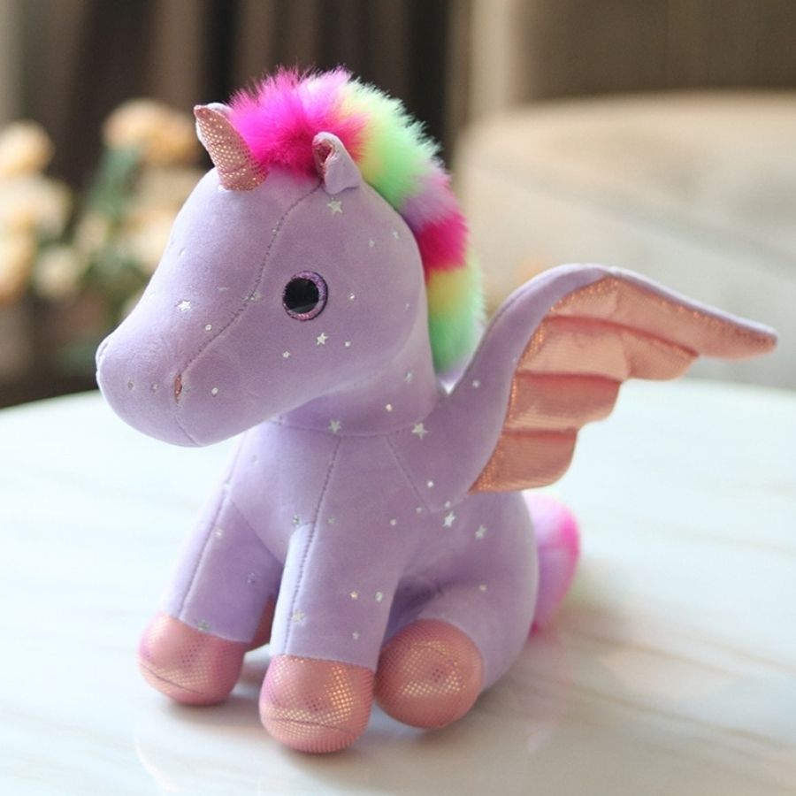 Peluche sur lit enfant