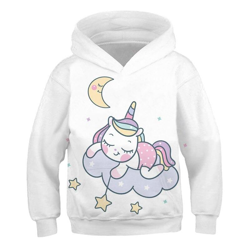 Fille portant pull licorne
