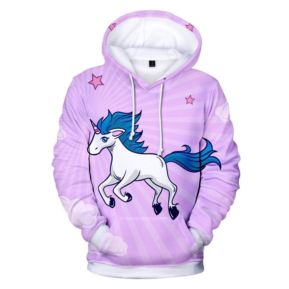 Enfant portant un pull licorne