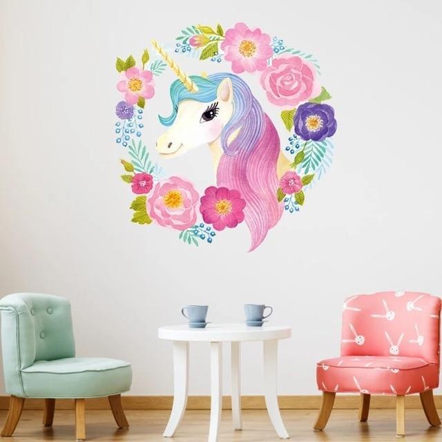 Licorne avec fleurs magiques