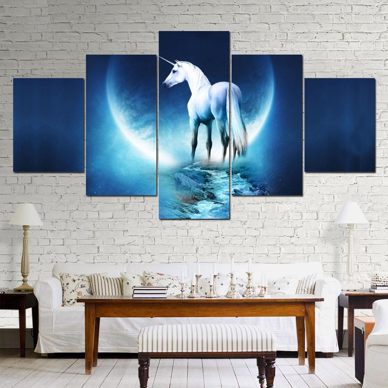 Licorne sous la lune
