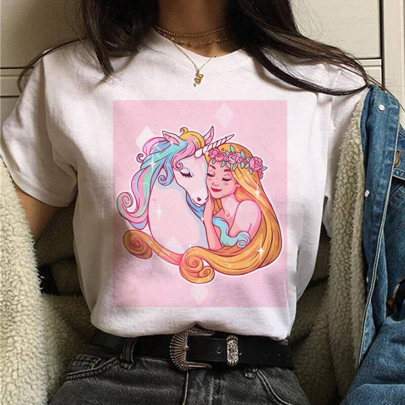 T-Shirt Licorne en scène fantastique